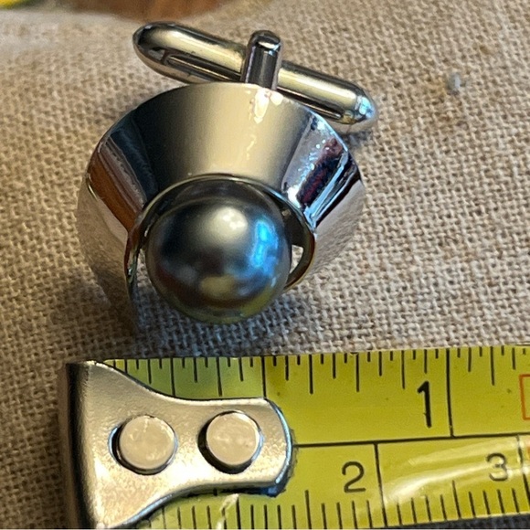 Vintage Swank MCM Grey Pearl Asymmetrical Swirl White Gold Plated Cuff Links - Picture 7 of 7